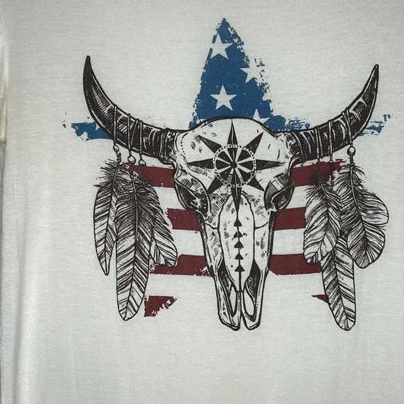 2 Patriotic short sleeve tops. Size large - Picture 7 of 9